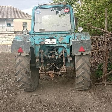vaz 2107 qara: Belarus MTZ-82 traktor - Rəng: mavi, kabinalı - Ön qoşqu: 4x2 (arxa — 2