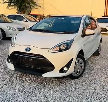 Toyota Aqua (hatchback) – şəhərdaxili qənaətcil hibrid. Arendaya — 1