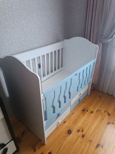 детская кроватка бу: Oğlan üçün, İşlənmiş, Dördbucaq, Beşik, Dəst ilə, Matras ilə, Yellənmə mexanizm ilə — 1