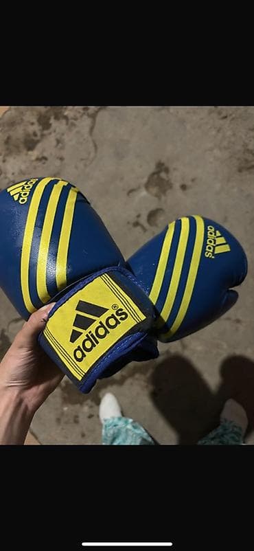 bas gitara: 10 manatdır Məhsul: Boks əlcəkləri – Adidas “Professional” seriyası - — 1