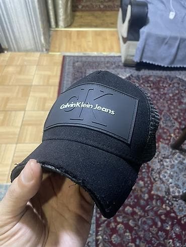 deri geyim: Calvin Klein Jeans beysbol papağı – qara rəng original - Ön hissədə — 2