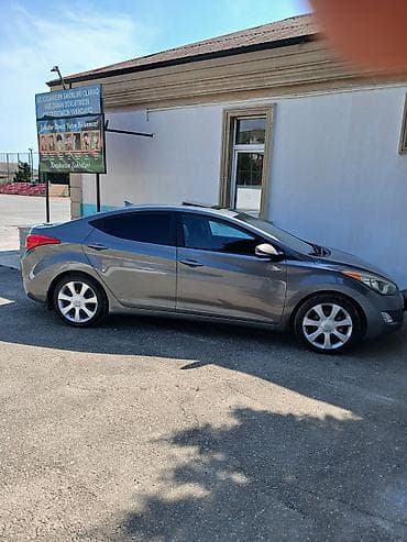 Nəqliyyat: Hyundai Elantra: 1.8 l | 2014 il Sedan — 3