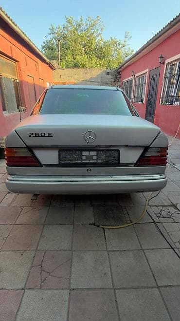 priora radiatoru: Mercedes-Benz W124: 2.6 l | 1989 il Sedan — 3