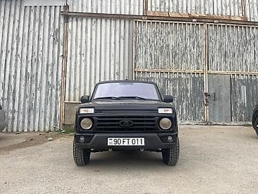 nivə: LADA Niva (qısa kuzov), qara rəng, 3 qapı, tam ötürücülü off-road SUV — 1