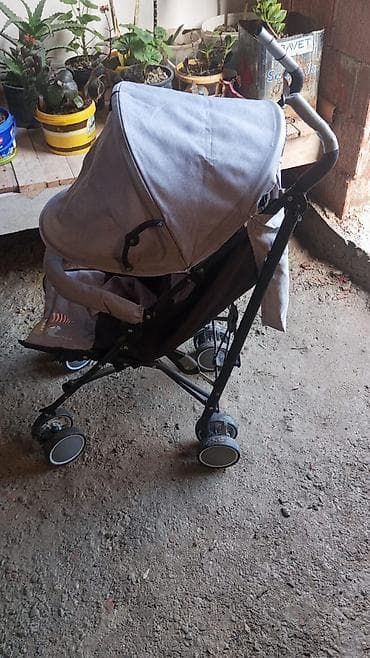 Uşaq arabası.
Çox az istifadə olunub.
Yeni kimidir