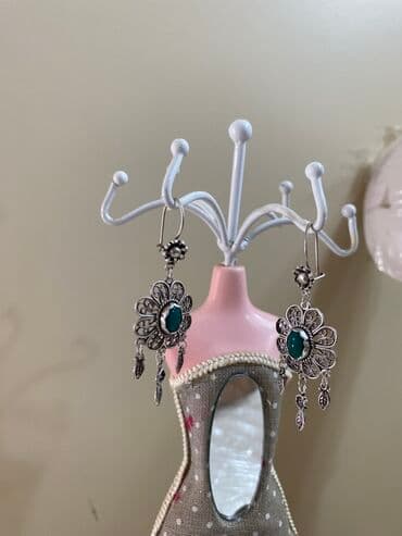 tek qas gumus uzuklerin qiymeti: Gümüş şəbəkə 925 (sırga)
Серебро 925 проба (серьги) — 2