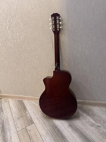 Bas gitaralar: Yaxsi veziyetdedir klassik gitaradir seslenmesi superdi ustunde 1 eded — 5