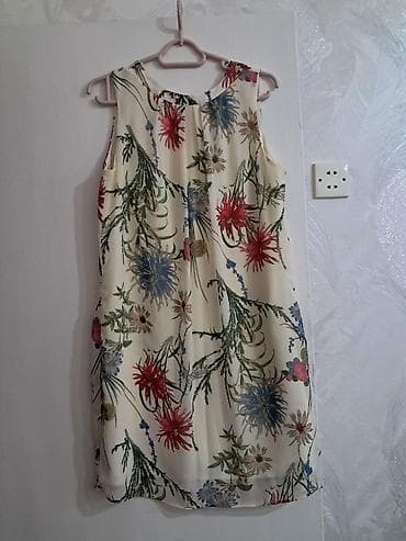 Qadın ayaqqabıları: Qadın paltarı – çiçək naxışlı, əlvan - Model: qolsuz, düz kəsim, dizə — 2