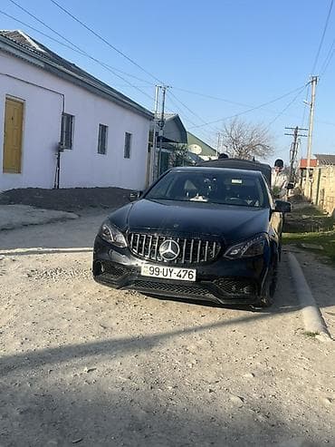 3 teker: Mercedes-Benz : 3.5 l | 2010 il Sedan — 2