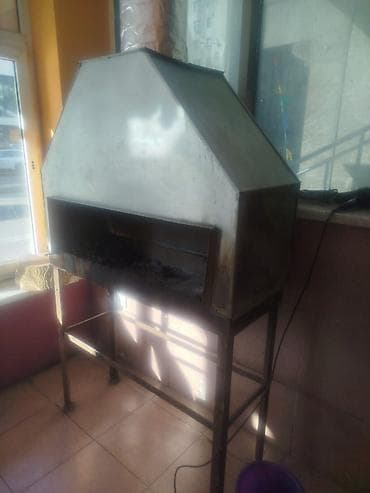 Оборудование для производства: Manqal satilir uzunluğu 1 metr 10 sm qalın demirler yığılıb üzerinde — 1