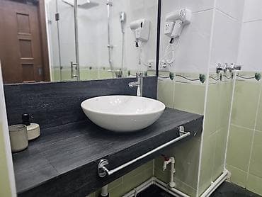 bina az ucar: 📍Tam Mərkəz- MUM-un yanı, İçəri Şəhərə, Fəvarəllər meydana, bulvara — 8