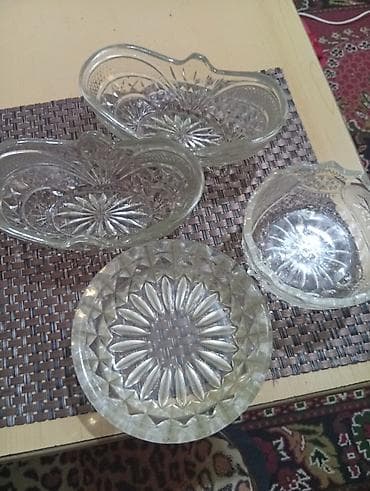 vinni kaşa: Şüşə qab dəsti - 4 ədəd şüşə qab: 2 ədəd uzunsov formalı, 1 ədəd — 2