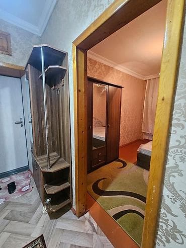 Mənzillərin satışı: Kirayə üçün tam mebellı 2 otaqlı mənzil - Geniş və işıqlı zal: divan — 3