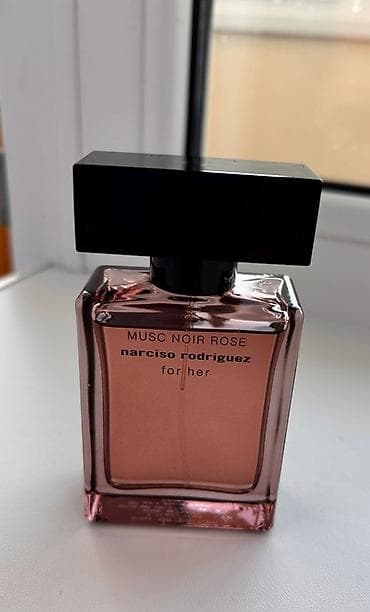 Narciso musk noir rose edp 30 ml 125azn tam orjinal istenilen yerde