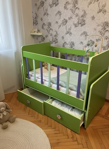 taxt kiravatlar: Oğlan və qız üçün, İşlənmiş, Dördbucaq, Beşik, Dəstsiz, Matrassız, Yellənmə mexanizm ilə — 1