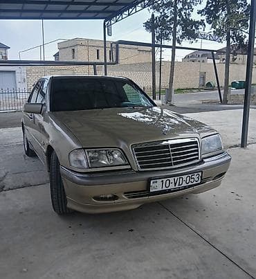 Mercedes-Benz C-Sinif sedan - Korpus: 4 qapılı sedan, qızılı/metallik