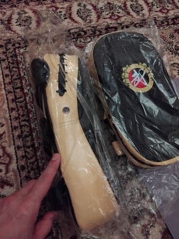 Шлемы: Məhsul: döyüş idmanları üçün zərbə yastığı (Thai pad) dəsti 1 ededi — 2