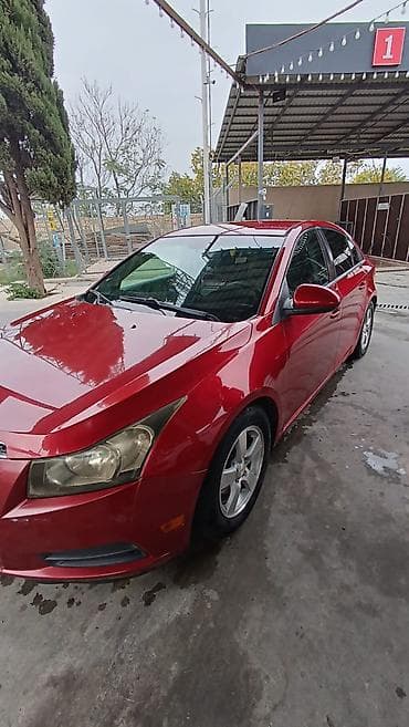 cruze rol: Chevrolet Cruze sedan – qırmızı rəng - Kuzov: 4 qapılı sedan, parlaq — 4