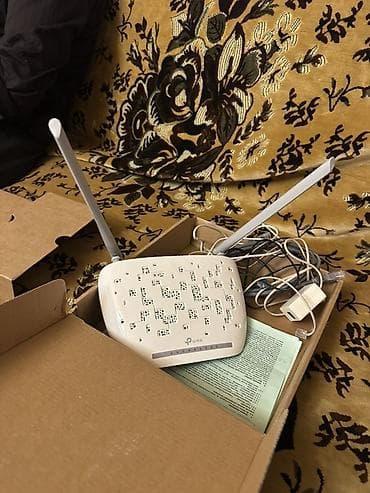 bakcell data kart: TP-Link brendinə məxsus ağ rəngli simsiz router. Cihaz internet — 2