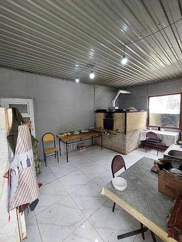 4 sot: 14 sot həyatyanı sahəsi var 10 kabinet 1 ədəd 20 nəfərlik taxtadan zal — 9