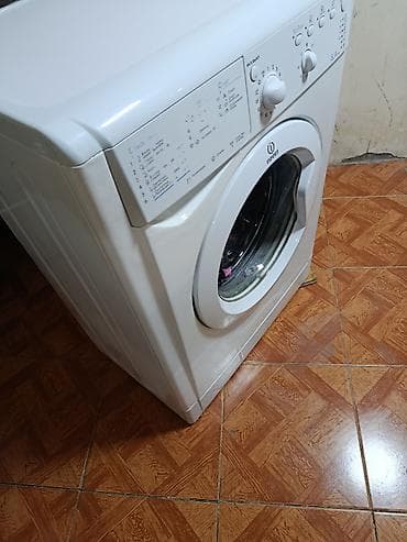 a way out disc: Indesit IWSC 5105 (Eco Time) önyükləməli paltaryuyan maşın - Yükləmə — 2