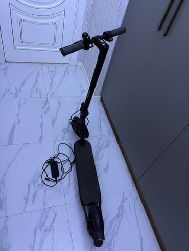 qruz nə deməkdir: Elektrik skuter - Şəhər üçün yığcam və yüngül gövdə, qara rəng - — 7