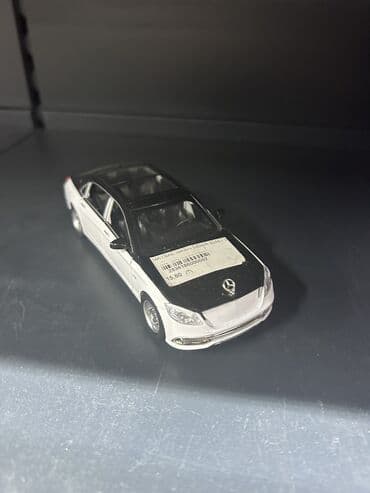 formula 1 2023 konsert: Miqyaslı model avtomobil – BMW M3 sedan, ağ rəngdə - Korpus: detallı — 16