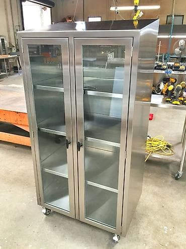 Şüşəli dolab vitrini