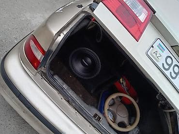 Ehtiyat hissələri: Avtomobil: Sedan tipli, qızılı rəngdə (arxa sağ hissədə qara rəngli — 2