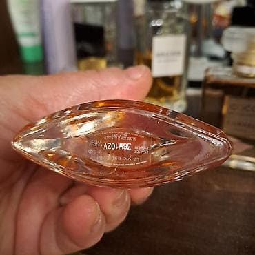 ideal.az parfum: La Vie Est Belle Eau de Parfum – 30 ml-den göründüyü qedee qalıb. - — 3