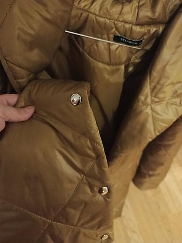 kreditle geyimler: Gödəkçə qəhvəyi qızılı tonlarda müasir stilli. Çox az geyinilib — 4