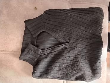 Qadın sviteri – qara rəng, zolaqlı toxuma - Model: V-yaxa, qatlanan