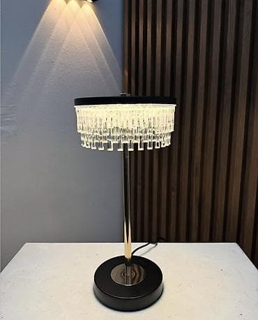 Kristal asqılı masa lampası - Dizayn: Yuxarı hissədə dairəvi metal