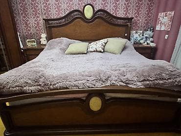 Двуспальная кровать, 2 тумбы — 1