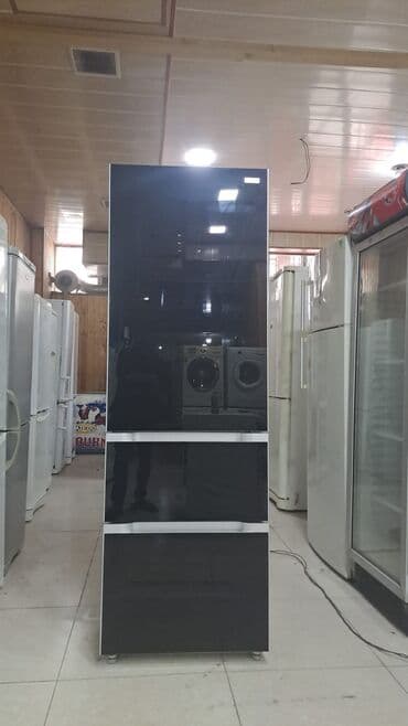 goruntu kamera: Qara şüşə ön panelli üç bölməli soyuducu. Xüsusiyyətlər: - Yuxarıda — 1