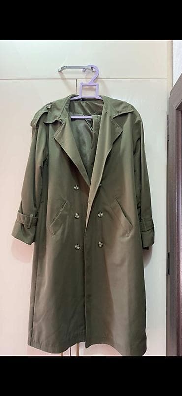 xizek geyimi: Zeytun-yaşıl rəngdə uzun trençkot.38 ölçüdür M razmer.Əynimə böyük — 1