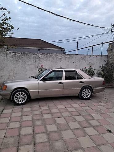 mersedes 212: Mercedes-Benz E 220: 2.2 l | Sedan — 4