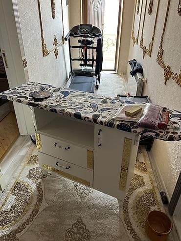 Ütüləmə lövhələri: Ütü masaslı dolab
Umumi 4 gozu var yenidir baha alinib — 2