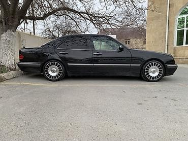 mersedes kapot: Mercedes-Benz E-Class (W210) sedan - Kuzov: qara rəng, 4 qapılı — 2