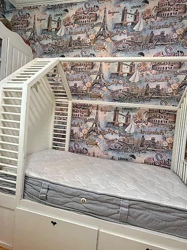 iki nəfərlik çarpayı: Oğlan və qız üçün, İşlənmiş, Çarpayı, Matras ilə, Siyirməli — 1
