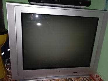 Kineskop (CRT) televizor – gümüşü rəngdə, iri ekranlı model