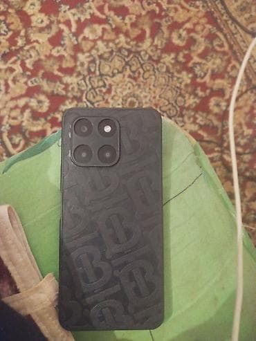 telofonlu saat: Məhsul: Android smartfon Təsvir: - Tam ekranlı displey, üst mərkəzdə — 3