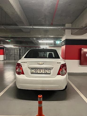 07 masin sekilleri: Chevrolet Aveo sedan – ağ rəng, 4 qapı, kompakt və qənaətcil şəhər — 4