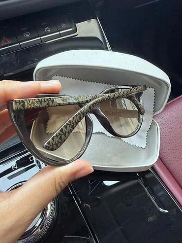 Eynəklər: Michael Kors qadın gün eynəyi - Model: MK loqolu dizayn – çərçivə və — 2