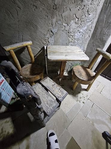 heyet evi ucun stol stul: Rustik ağac mebel dəsti - Tərkib: 1 kvadrat formalı kiçik masa + 2 — 1