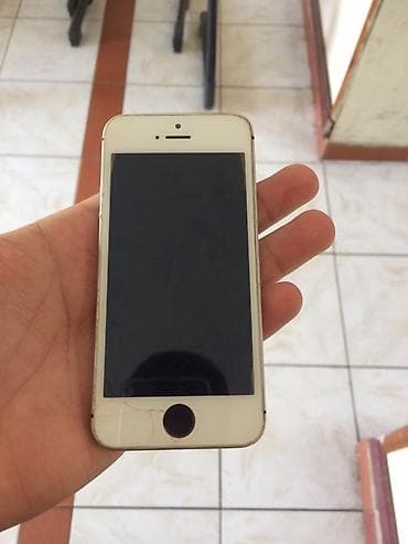 perexadnik iphone: IPhone SE, Gümüşü, Qırıq — 2