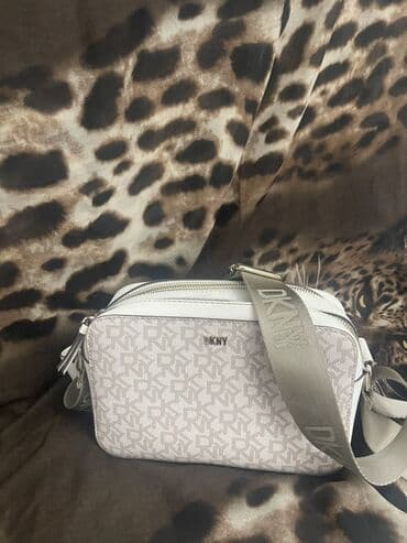 Çiyin çantası, DKNY