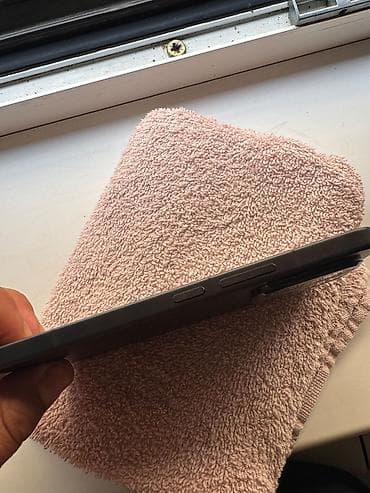 philips xenium 9@9s: Smartfon – qara rəng - Ön panel: tam ekran, sol yuxarıda “punch‑hole” — 3