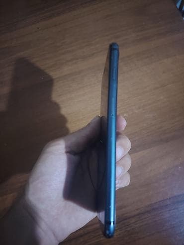 iphone 6 platası: IPhone 7 Plus, Jet Black, Barmaq izi — 4
