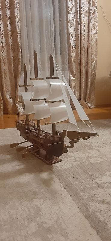 Taxta yelkənli gəmi maketi - Material: təbii ağac korpus, ağ rəngli